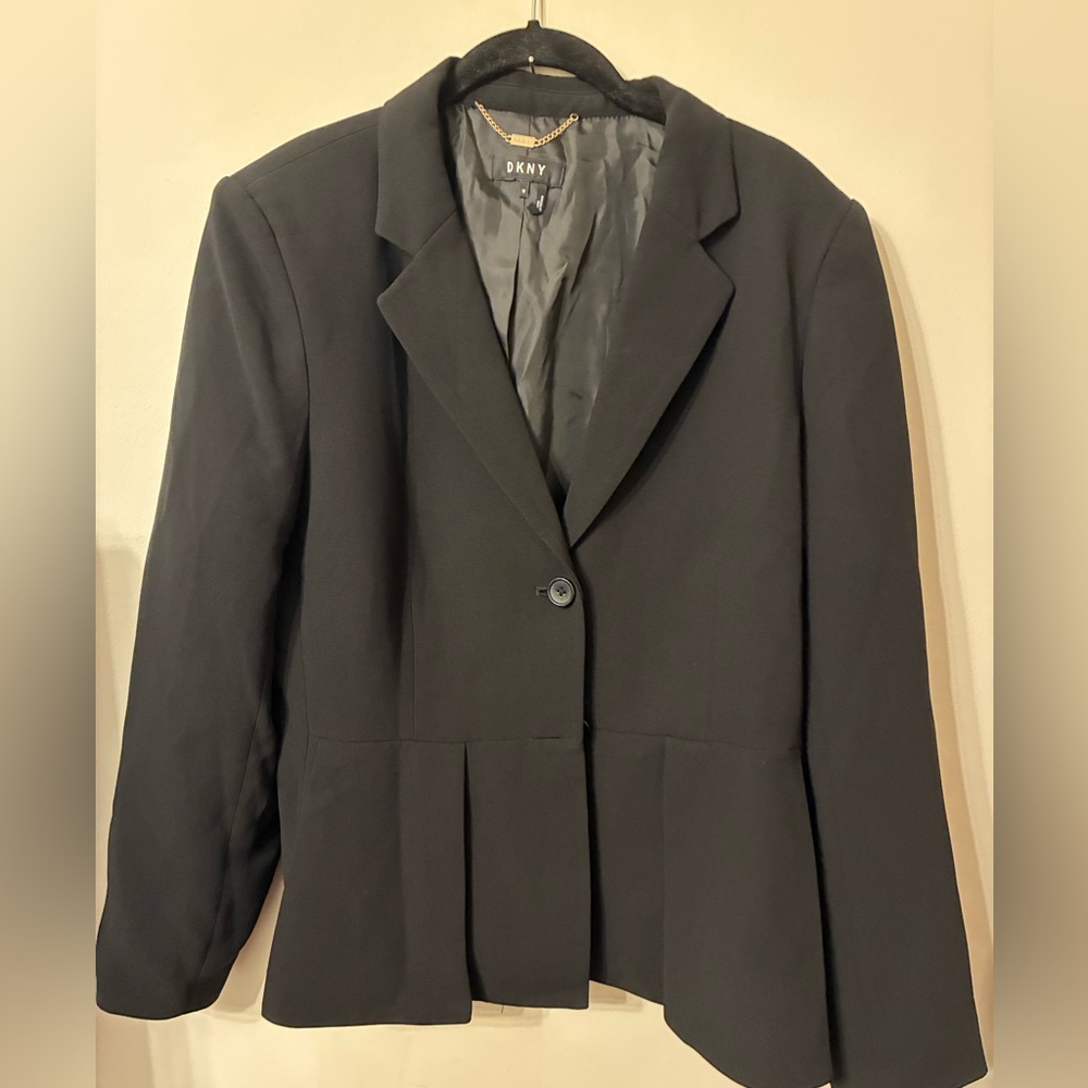 NWT DKNY size 18 black blazer
